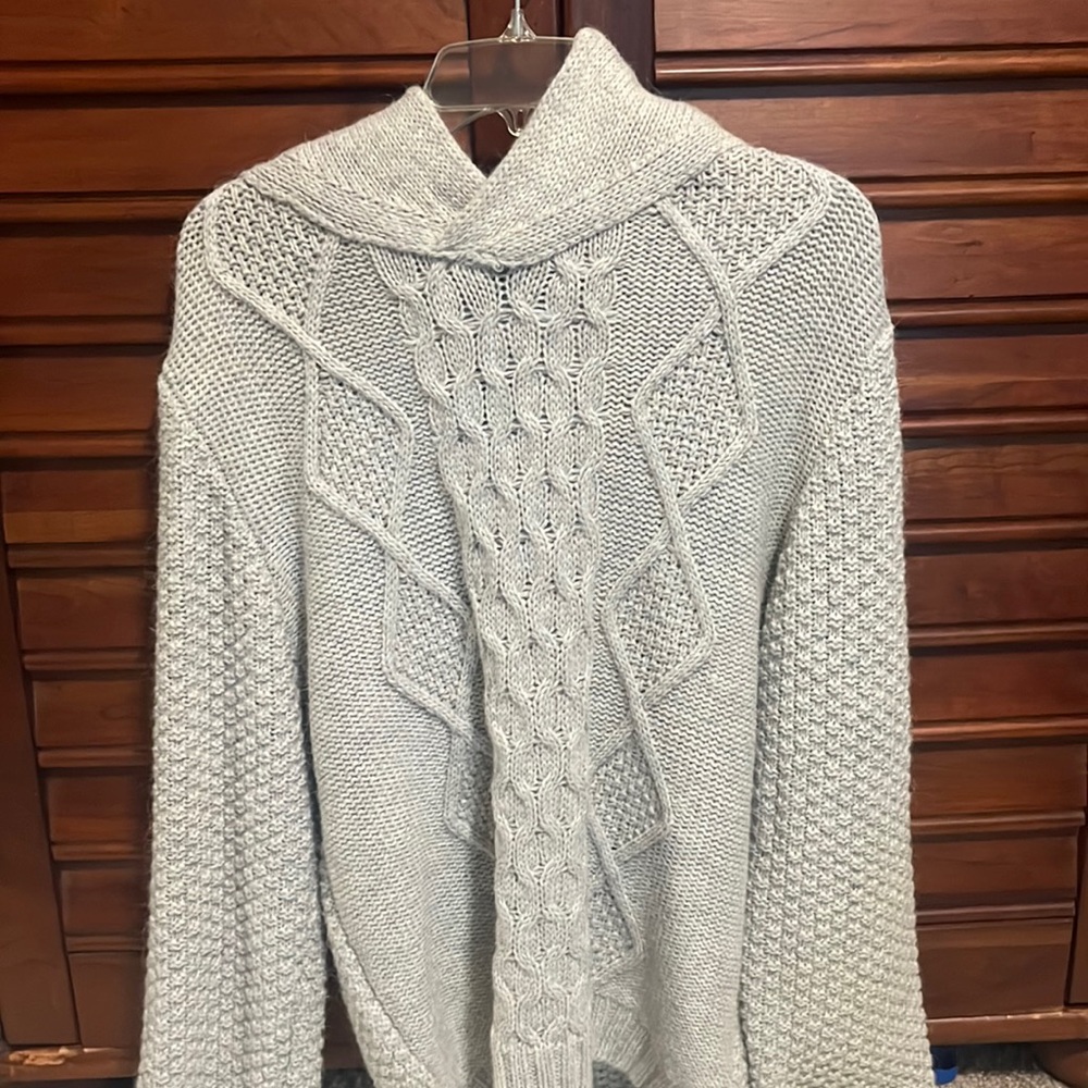 Knitted sweater with removable hood